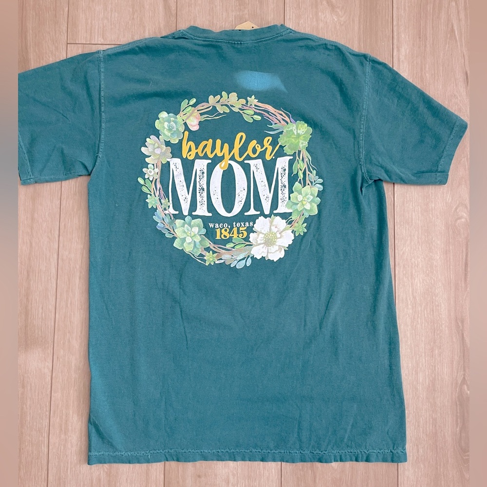 NEW with tags Baylor Mom adorable T-shirt